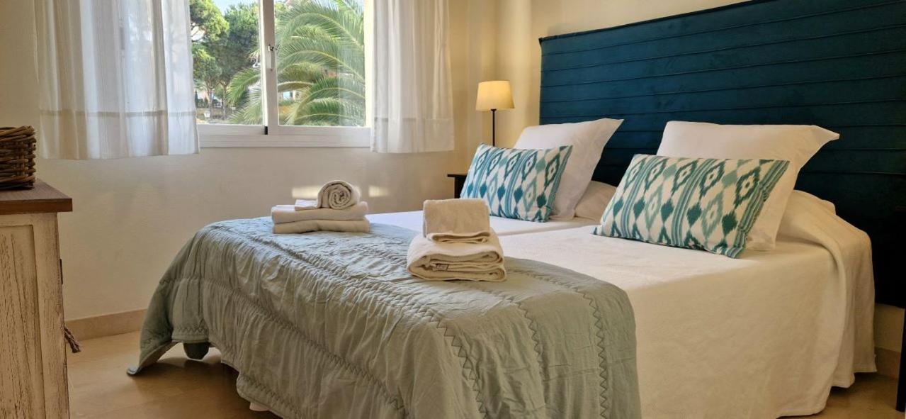 Beachfront Neptuno I, Complex,Views,Pool,Garden, Elviria Marbella Eksteriør billede