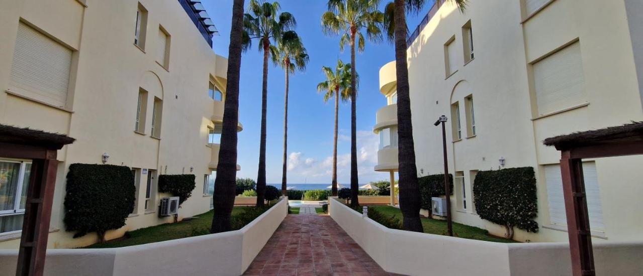 Beachfront Neptuno I, Complex,Views,Pool,Garden, Elviria Marbella Eksteriør billede