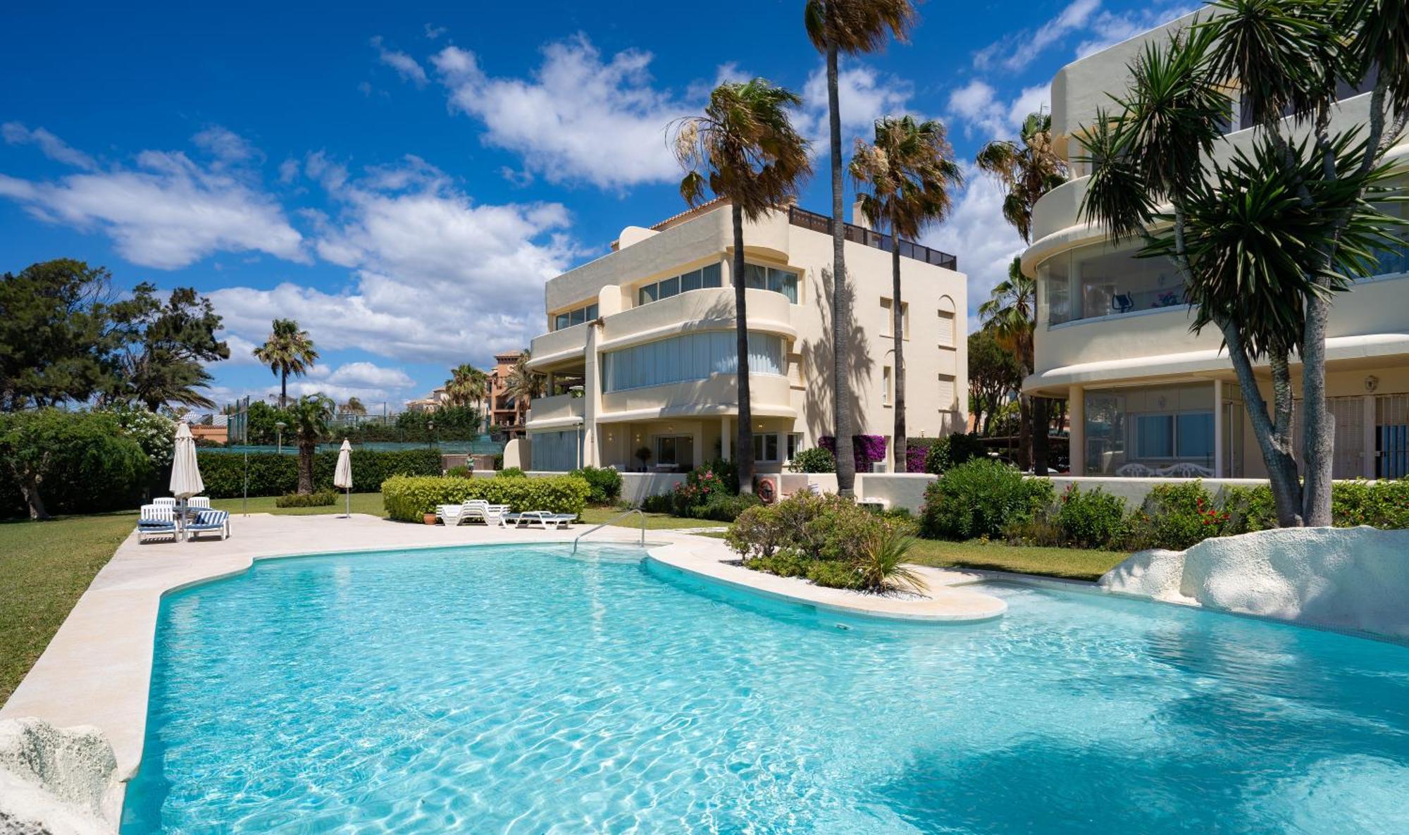 Beachfront Neptuno I, Complex,Views,Pool,Garden, Elviria Marbella Eksteriør billede